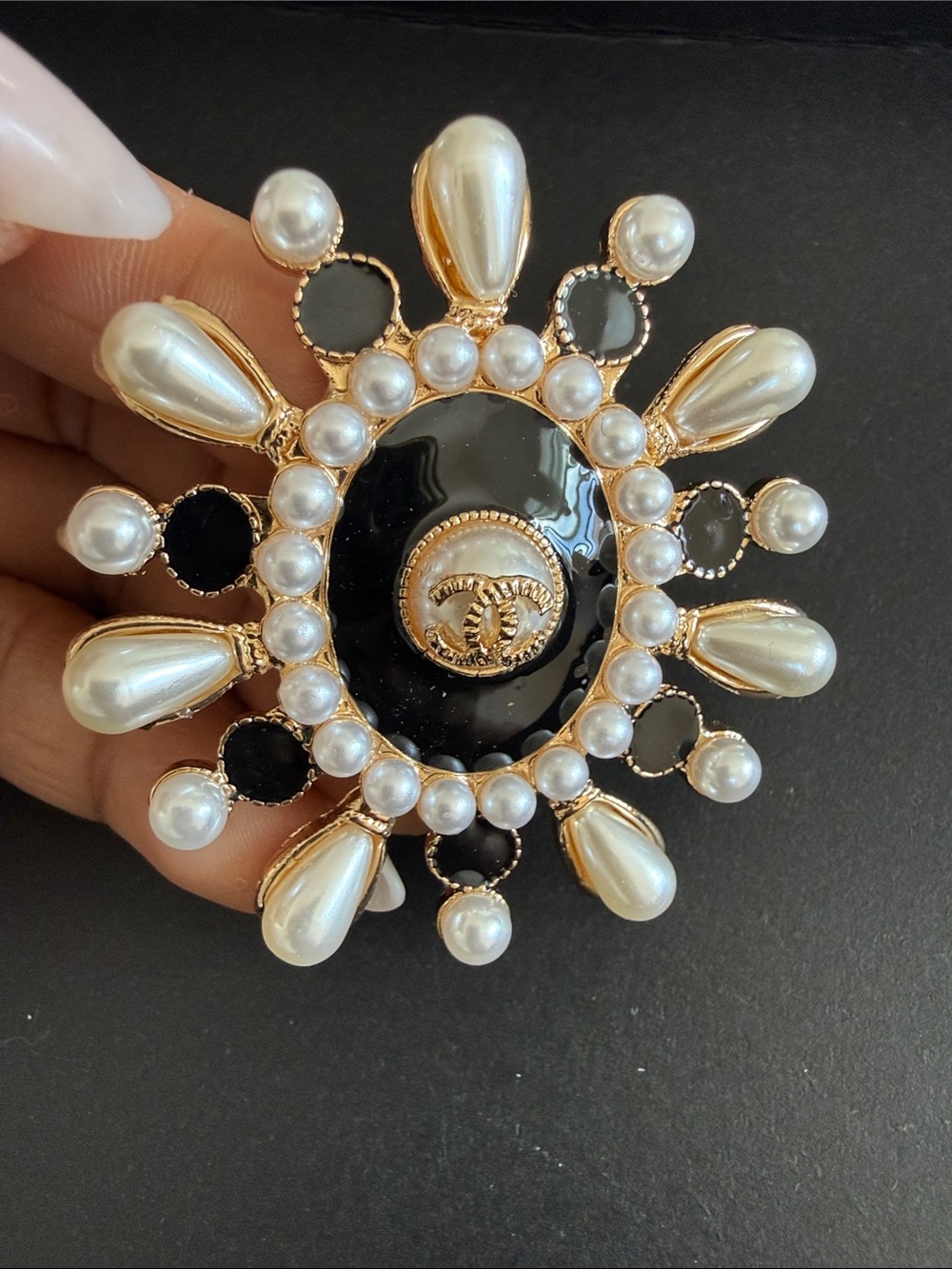 Chic Pearl & Black Enamel Sunburst Brooch - Gold Accent